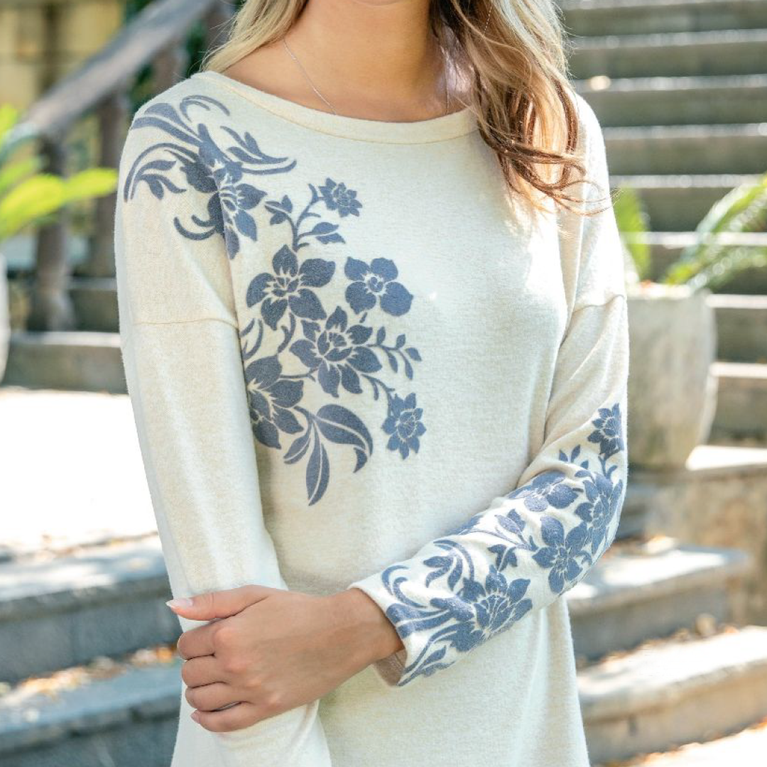 قميص قصير ورد علي الصدر بدانتيل