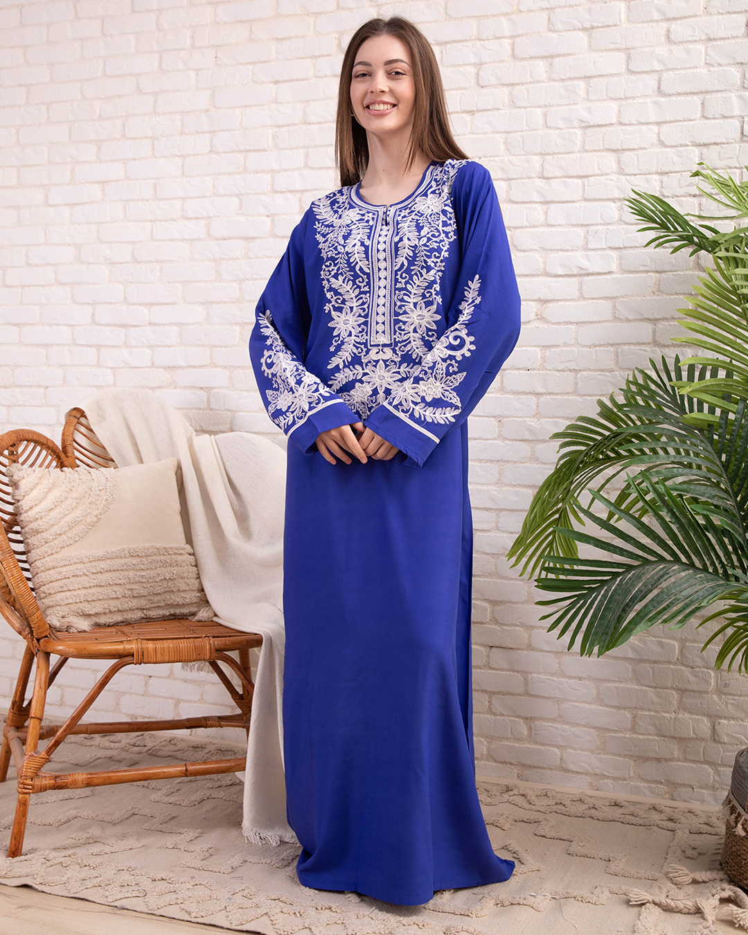 Plain viscose shirt with embroidered sleeves 5