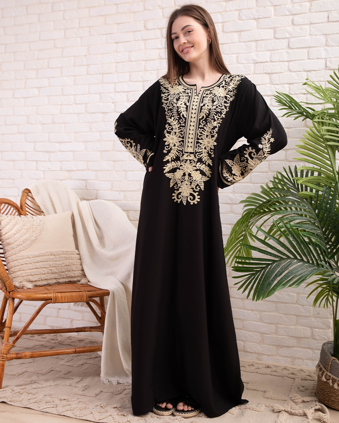 Plain viscose shirt with embroidered sleeves 5