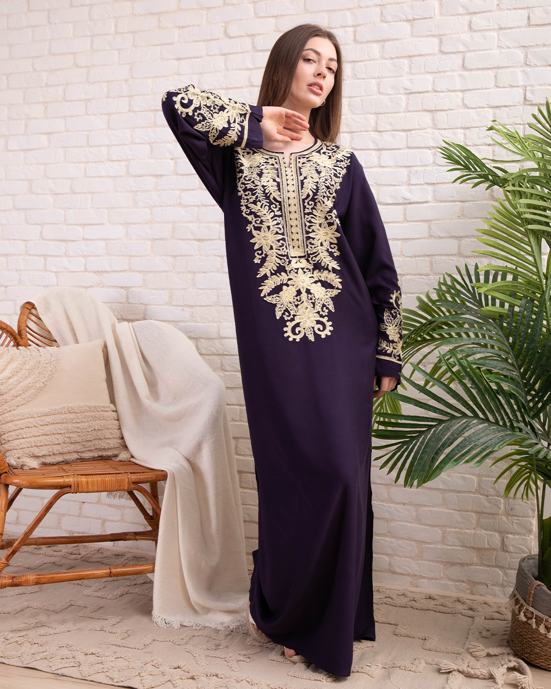 Plain viscose shirt with embroidered sleeves 5