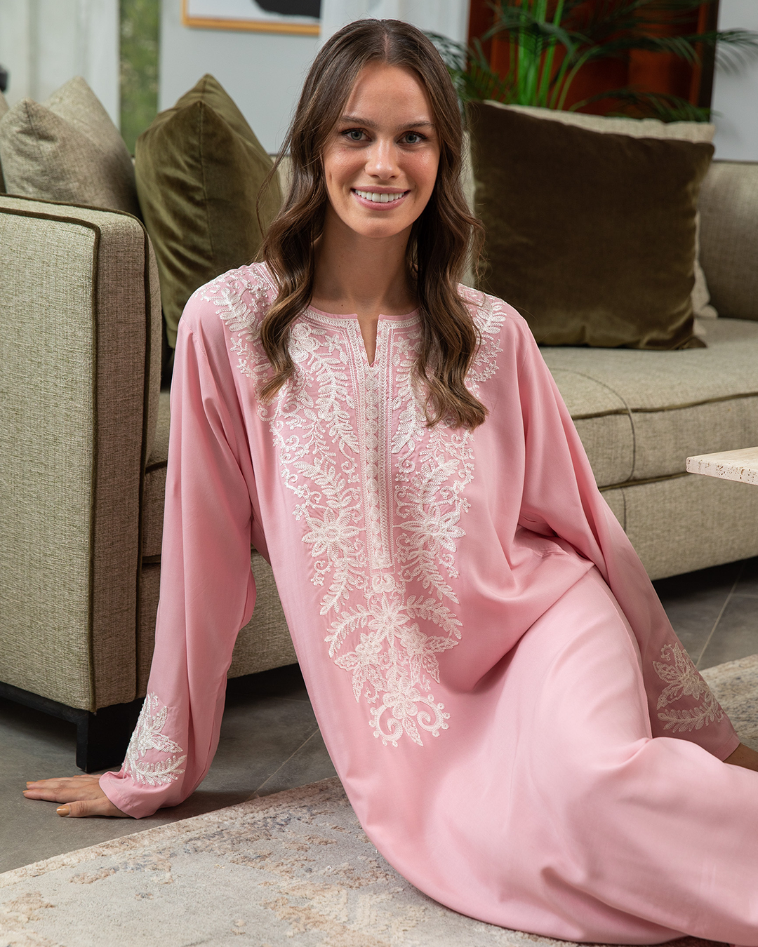 Plain viscose shirt with embroidered sleeves 5