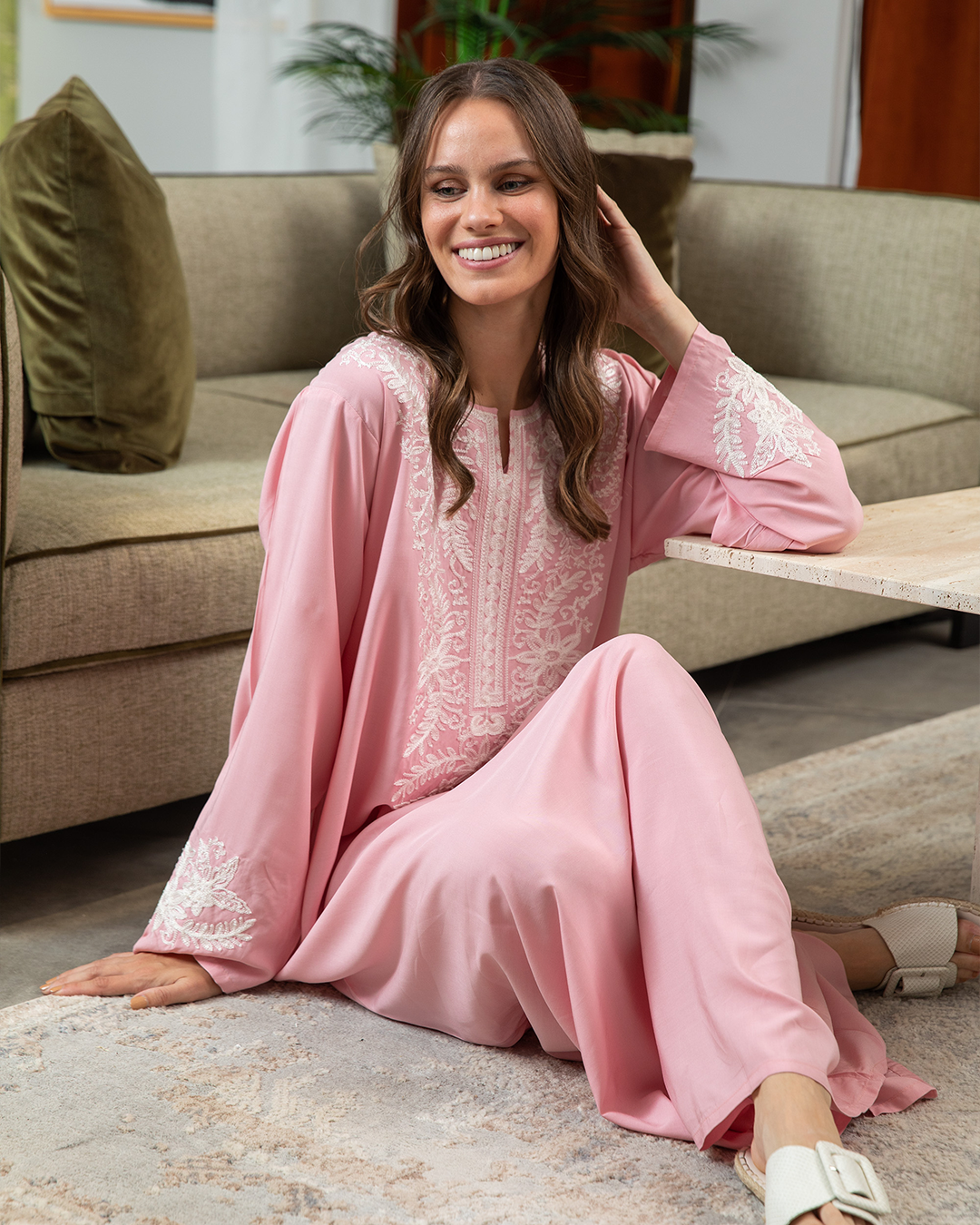 Plain viscose shirt with embroidered sleeves 5