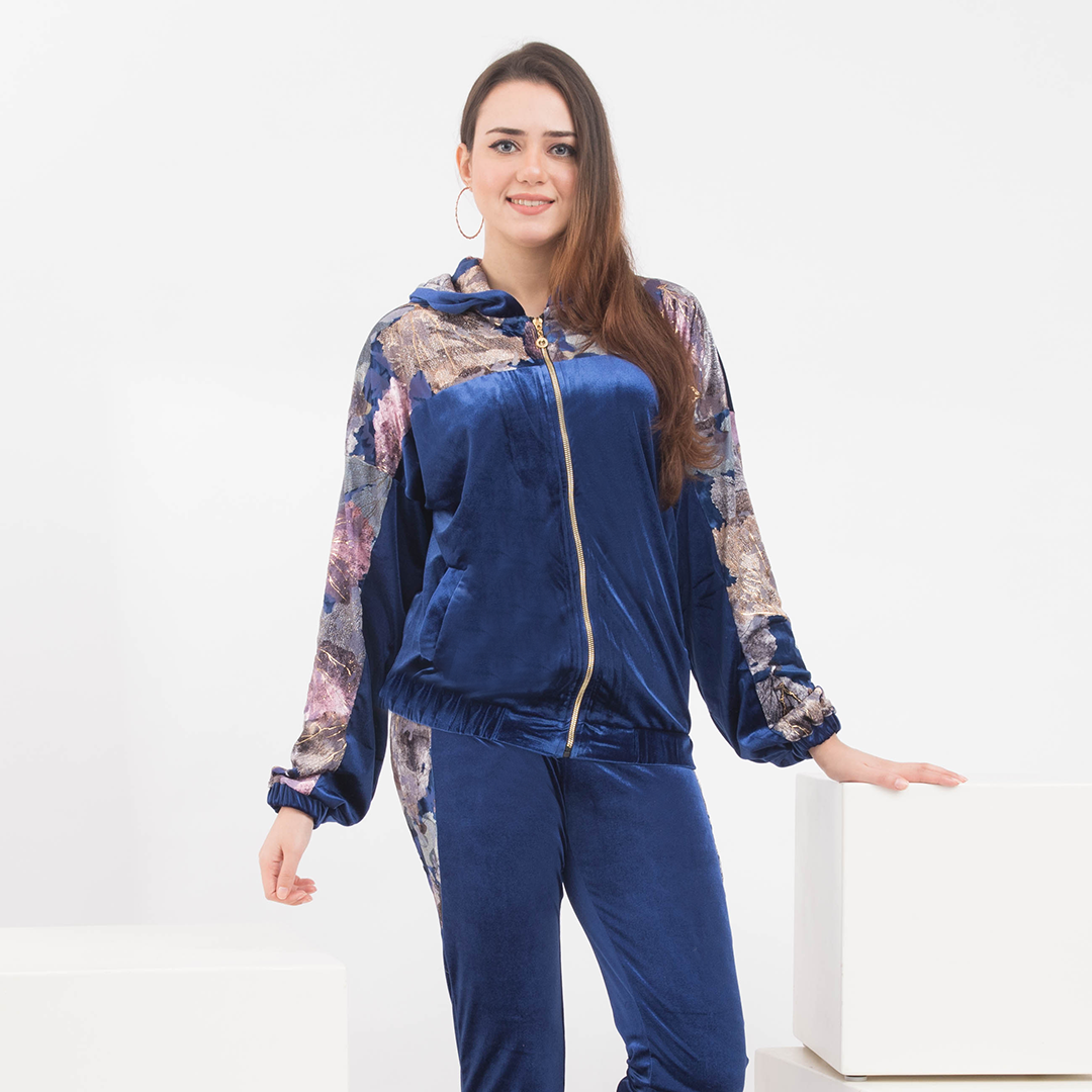 Turning with a zipper and a shoulder cap, a wooded sleeve