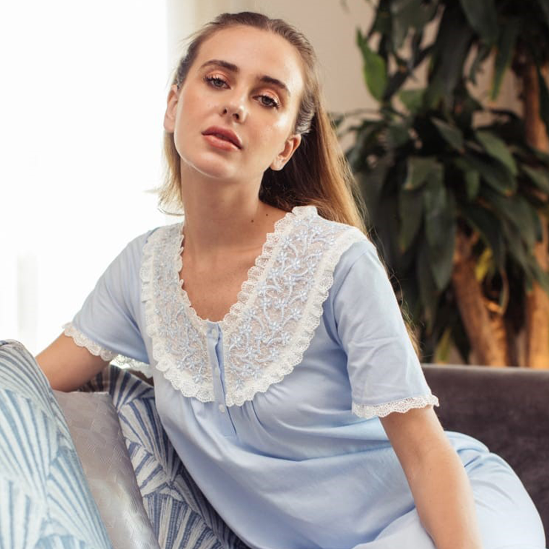 Half sleeve shirt with buttons and lace on the chest (Natasha)