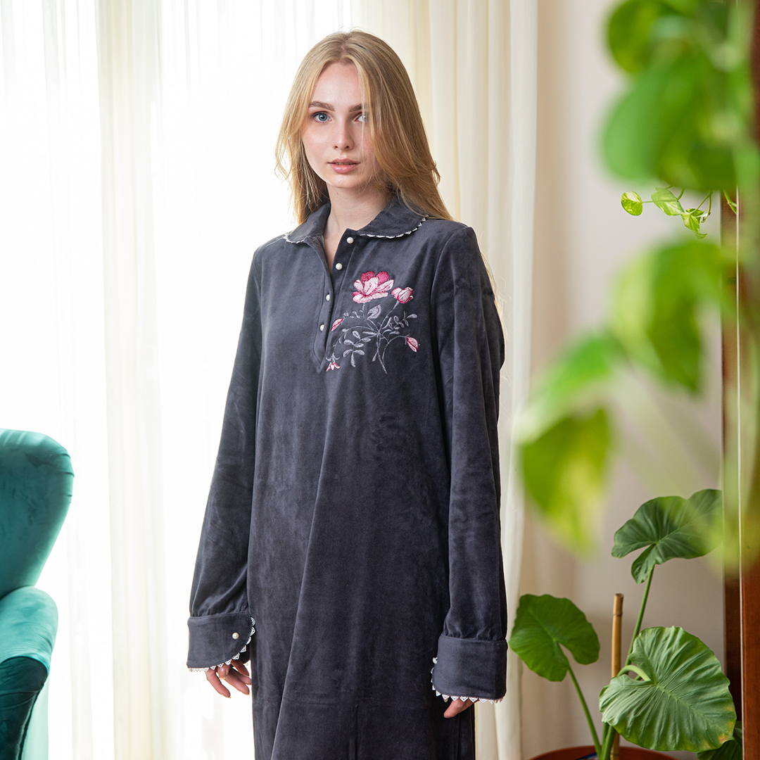 قميص كاشمير حريمي بزراير علي الصدر