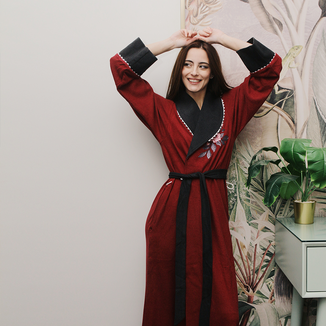 Embroidered cashmere robe