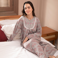 قميص حريمي مطرز مشجر علي الصدر