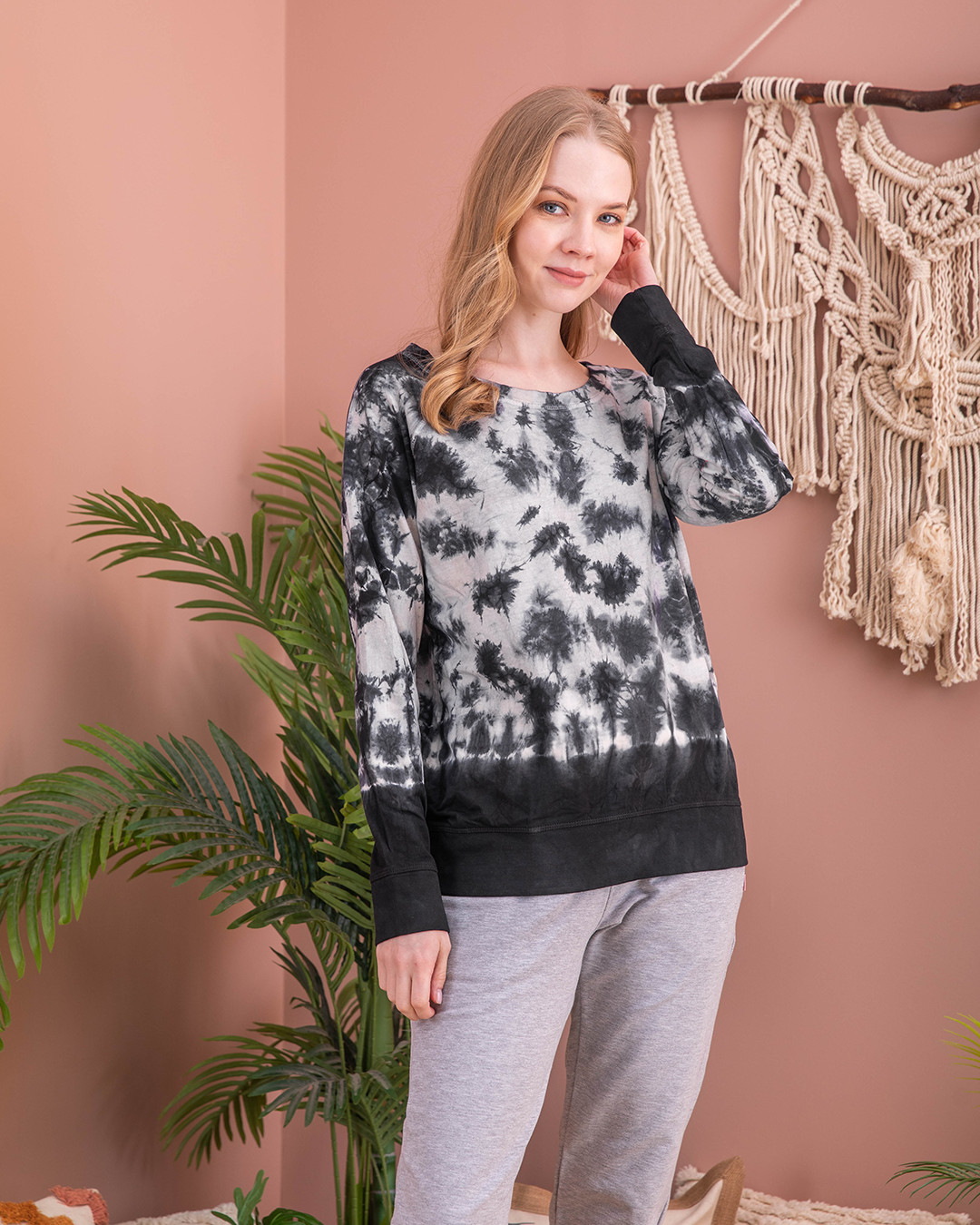 سويت شيرت حريمي تاي داي