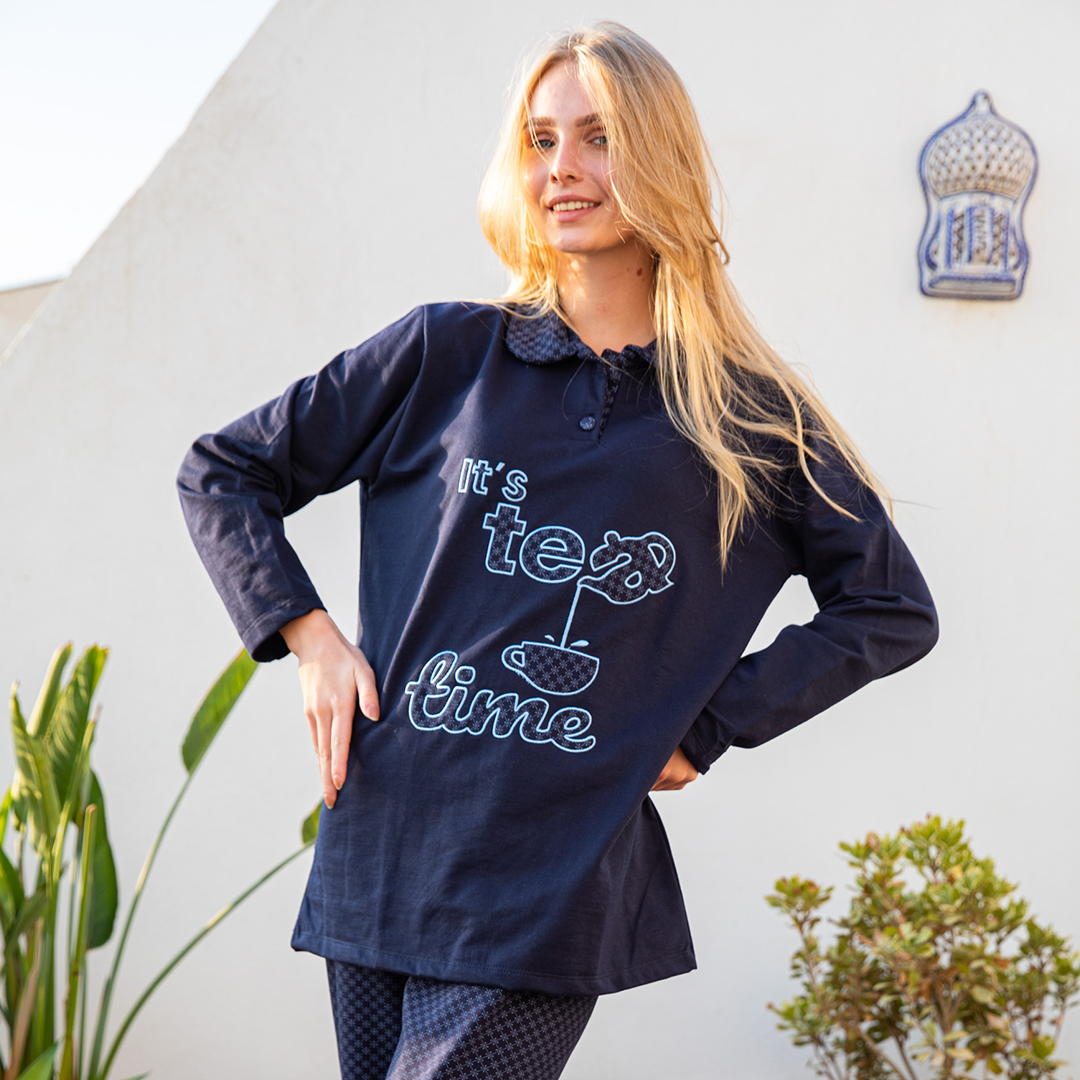 it's embroidered collar pajamas