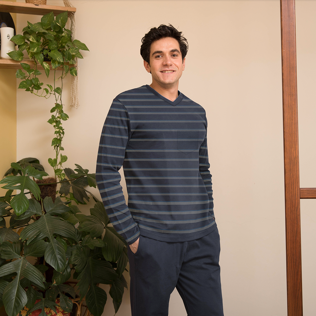 Milton striped V chest pocket in men's pajamas