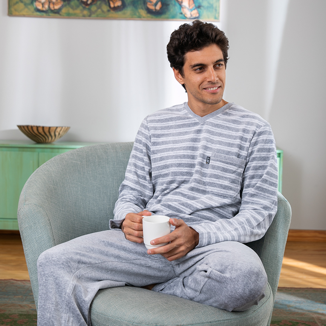Striped pocket on the chest V velor men's pajamas