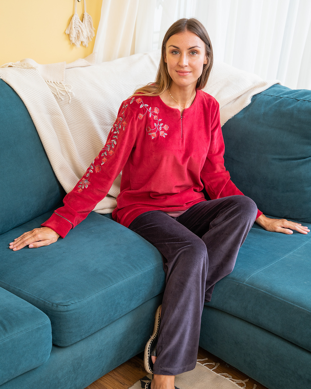 Women's pajamas, velvet, with an embroidered zipper, and flowers on the chest