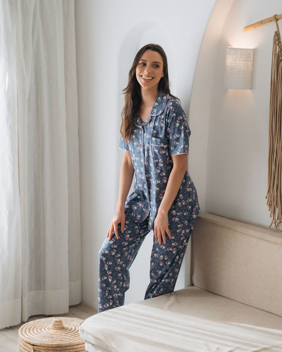 Women's pajamas, half sleeves, classic trousers