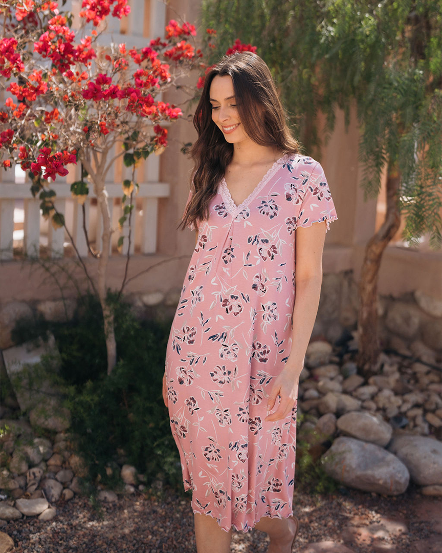 نص كم مشجر قصير V قميص حريمي