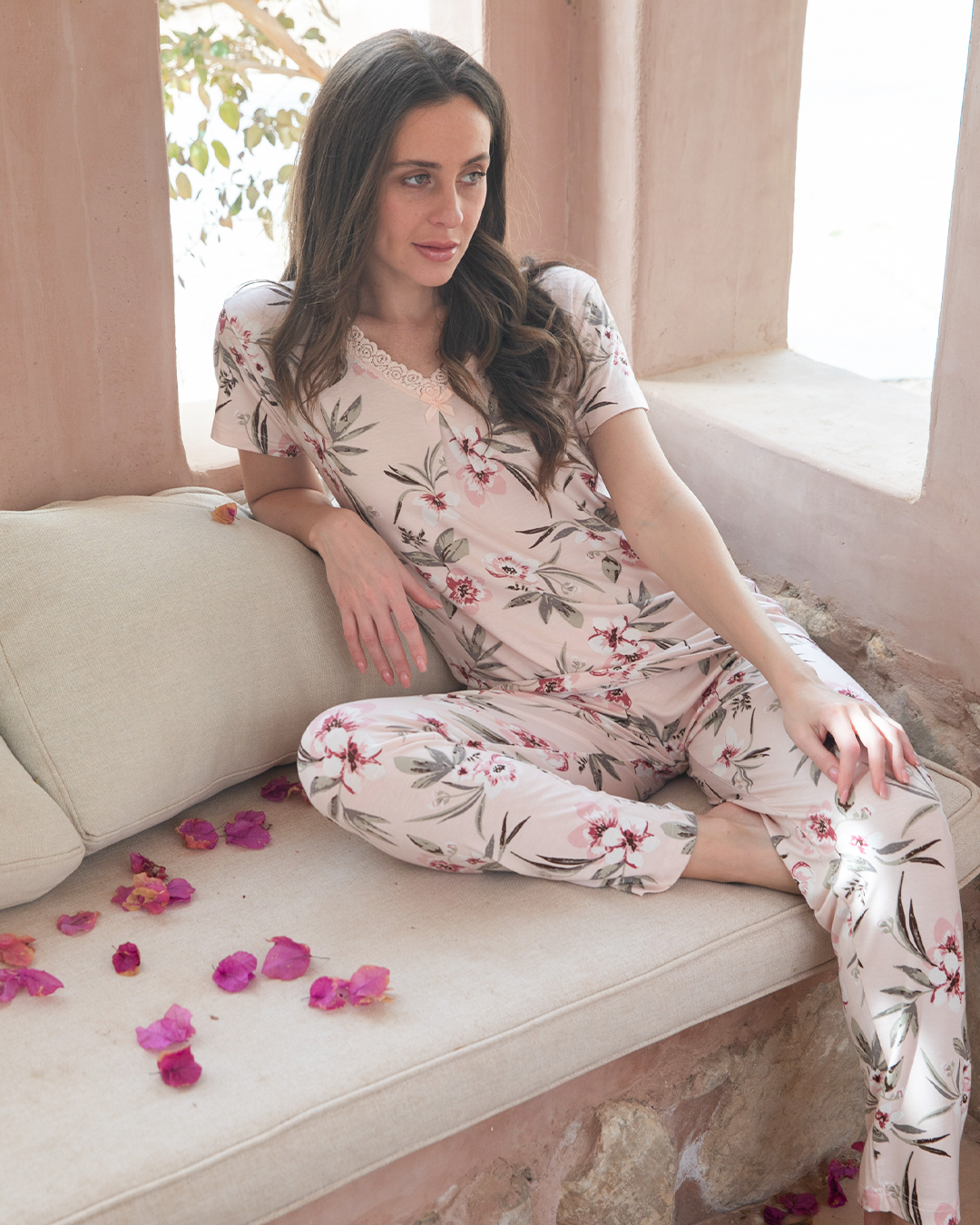 Half sleeve flower V pajamas for women