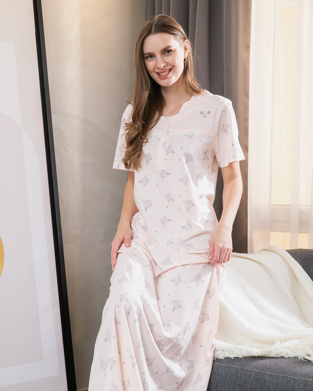 قميص حريمي نص كم مطبوع ورد