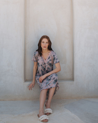 نص كم مشجر قصير V قميص حريمي