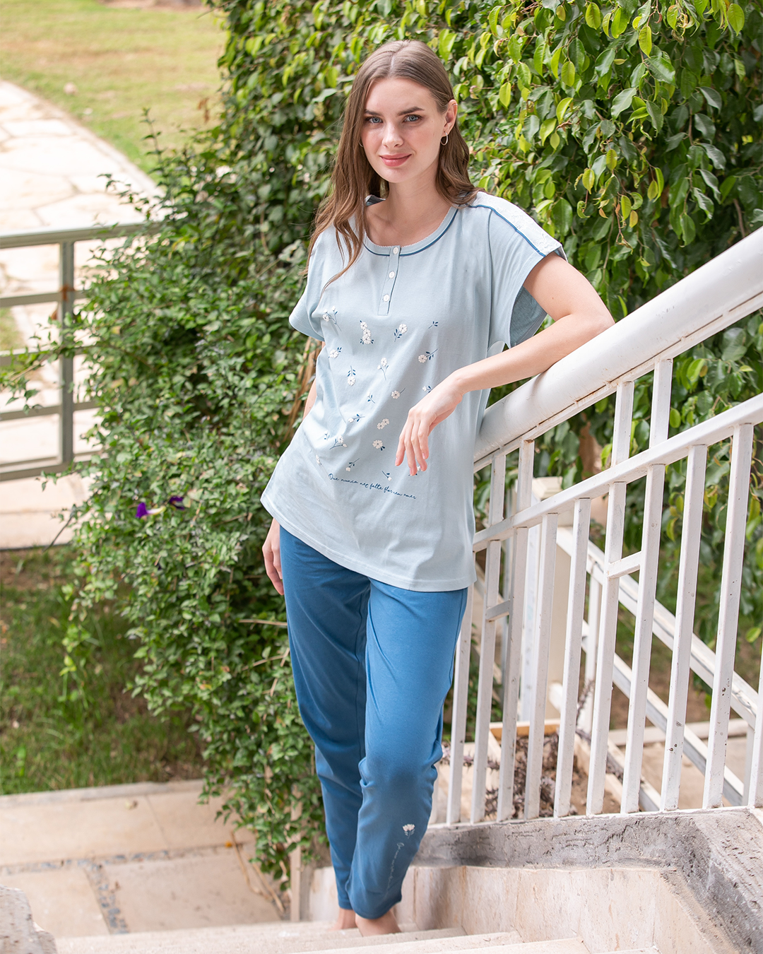 flower Women's pajamas with pink pants