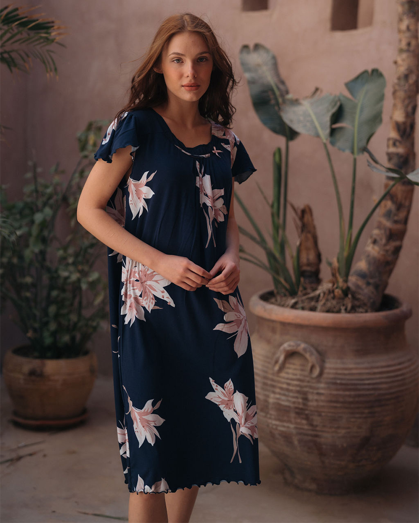 قميص حريمي نص كم كسرات ورد قصير