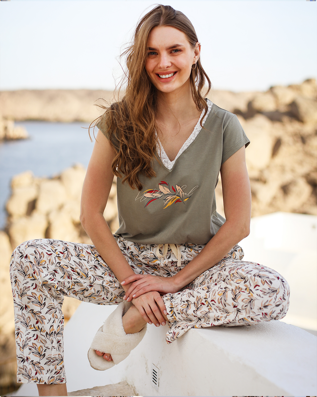 Women's pajamas with printed brasula pants
