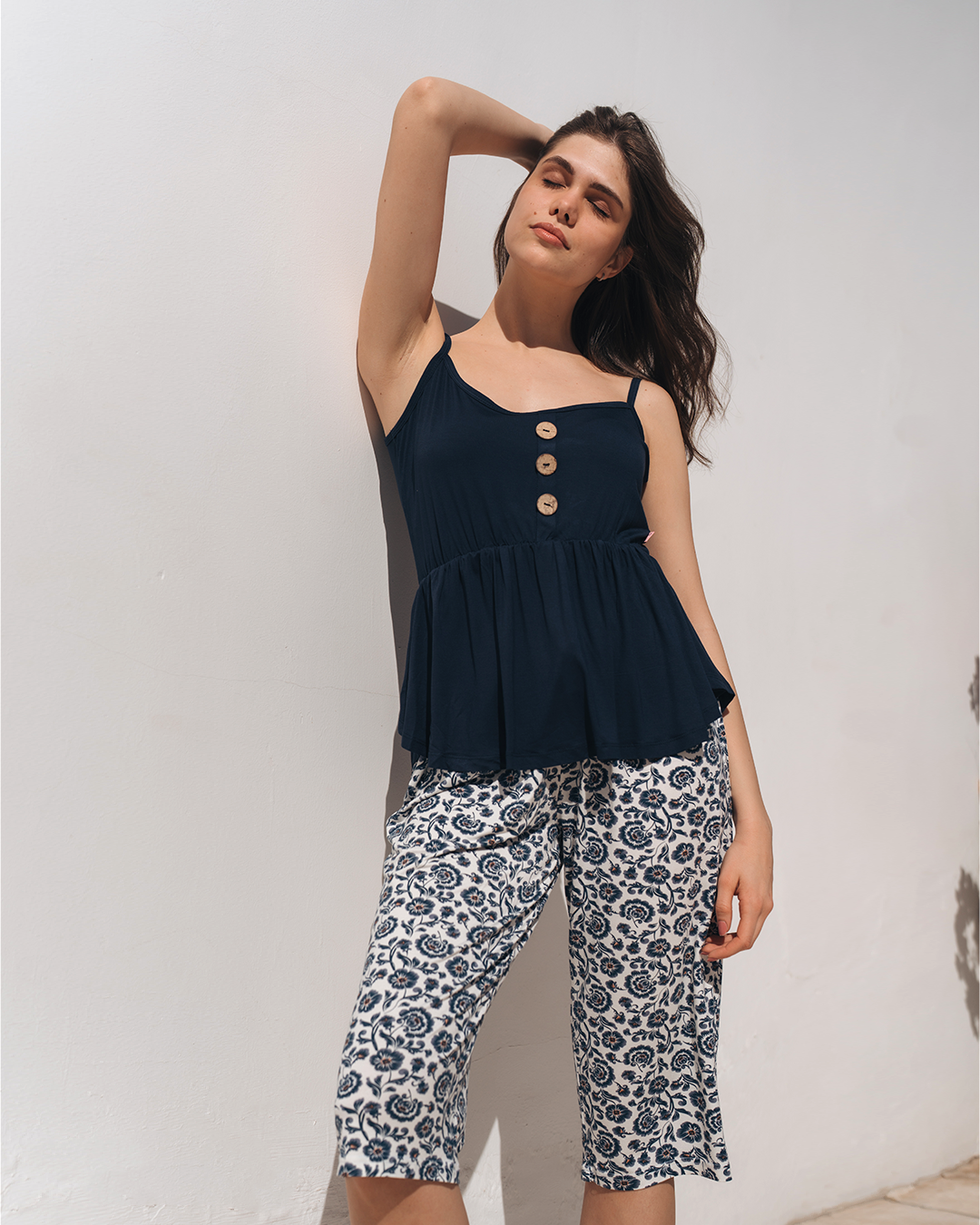 Women's pajamas with printed pentacore buttons