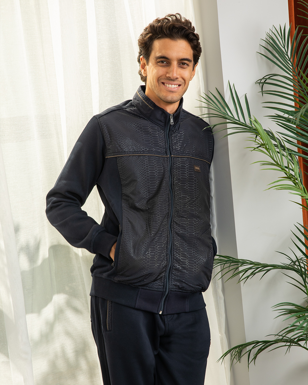 Plain men's pajamas with a micro zipper