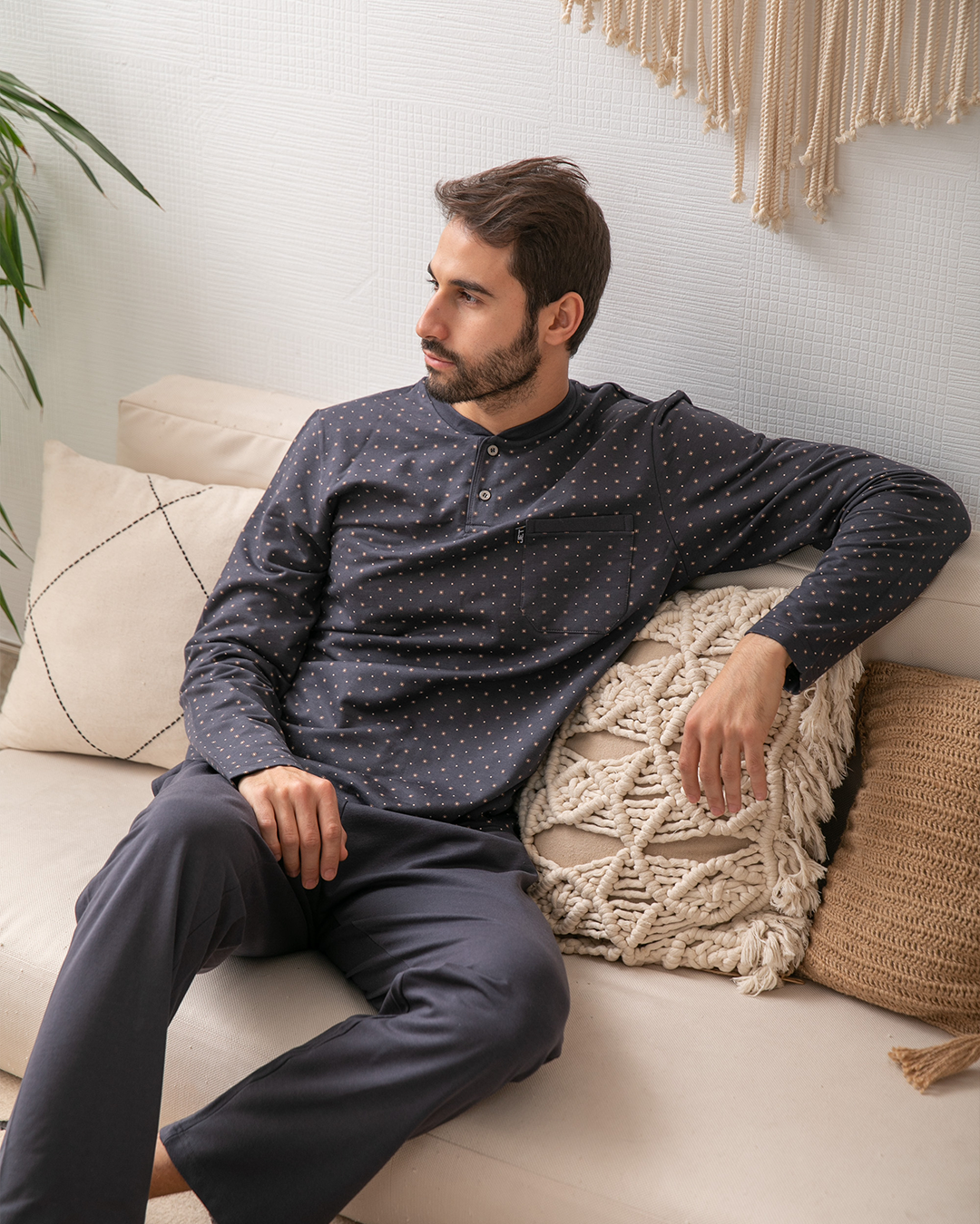 بيجامه رجالي مطبوع مربعات زارير علي الصدر