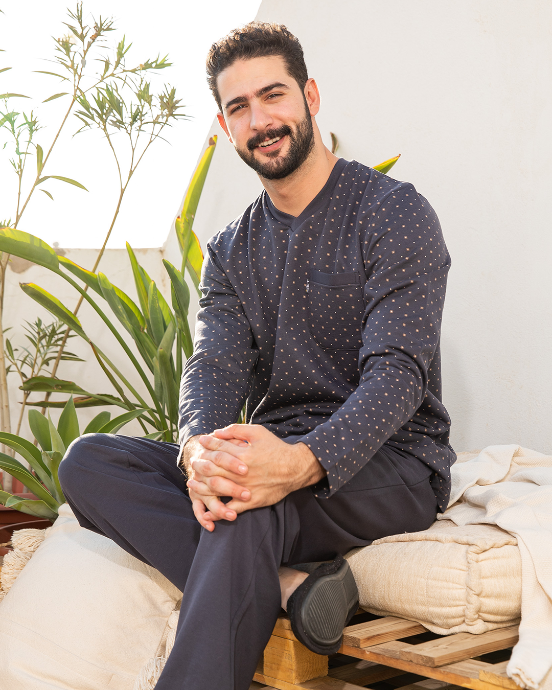 V بيجامه رجالي مطبوع مربعات رقبه جيب علي الصدر