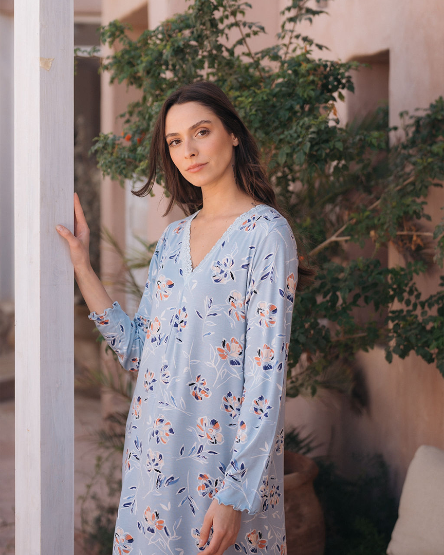 Long sleeve floral V shirt for women