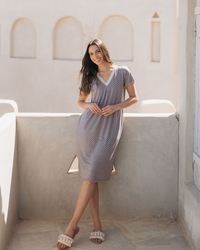 نص كم دانتيل قصير منقط V قميص حريمي