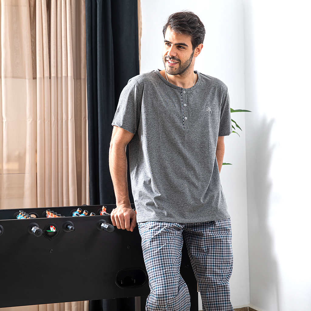 Plain men's pajamas, check pants