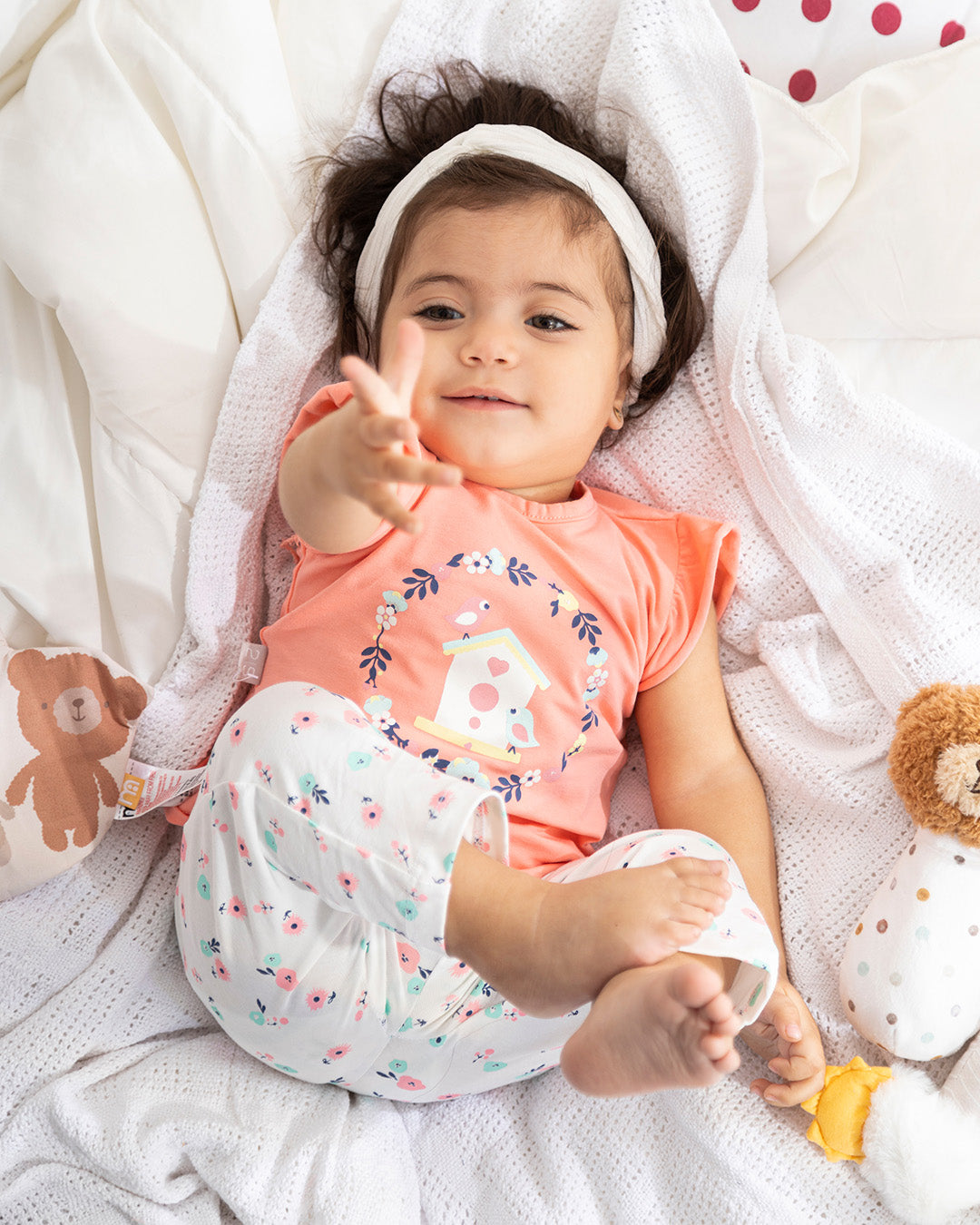 طقم بناتي كوخ وعصفورين ورد