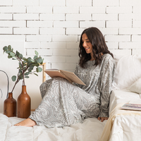 Sleeveless cashmere plaid shirt with its travel