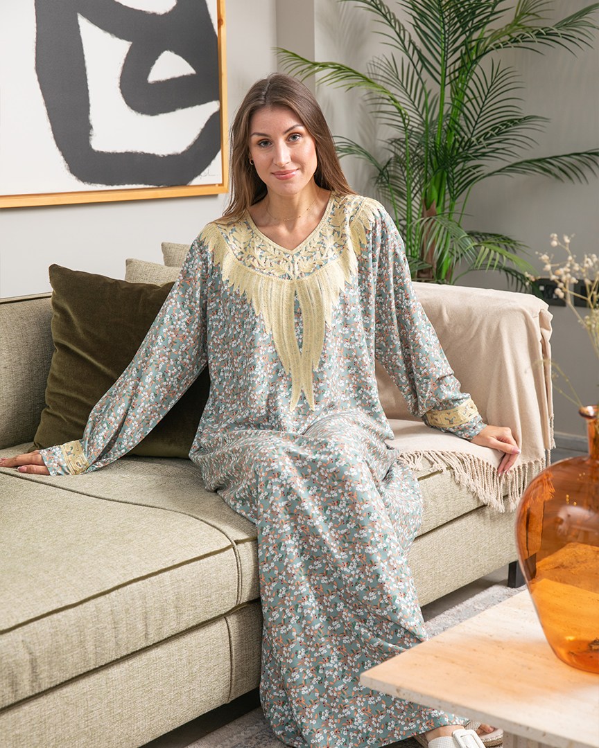 Viscose shirt with embroidered sleeves 10