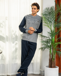 V بيجامه رجالي طباعه ع الصدر