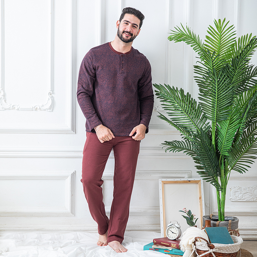 Men's pajamas with printed buttons