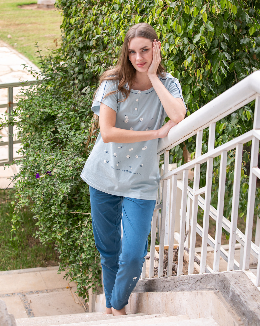 flower Women's pajamas with pink pants