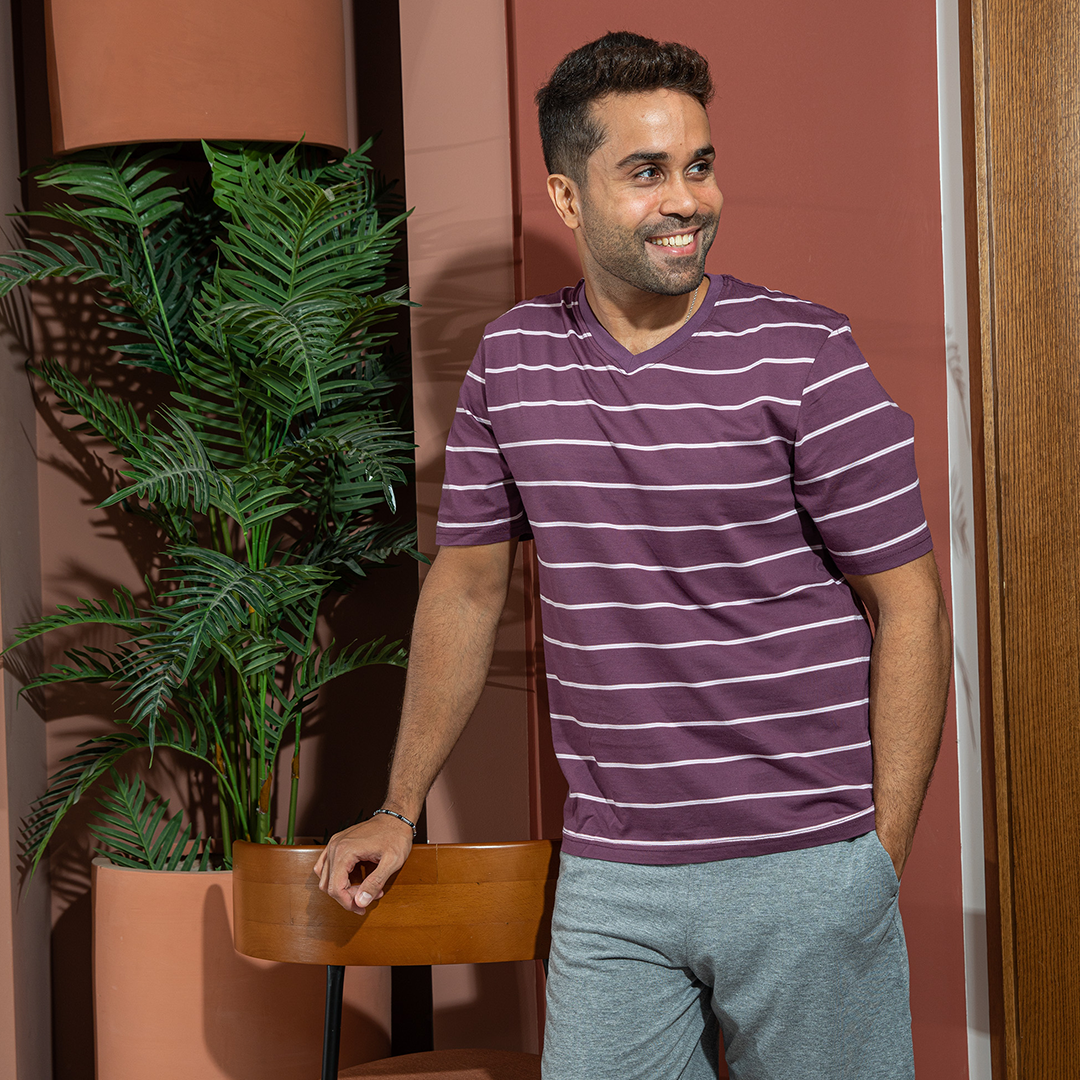 V striped men's T-shirt