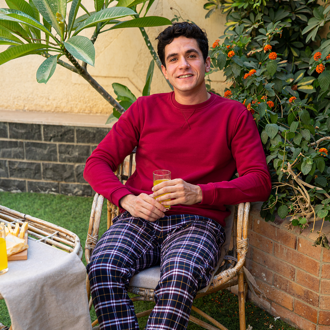 Plain men's pajamas with check pants 