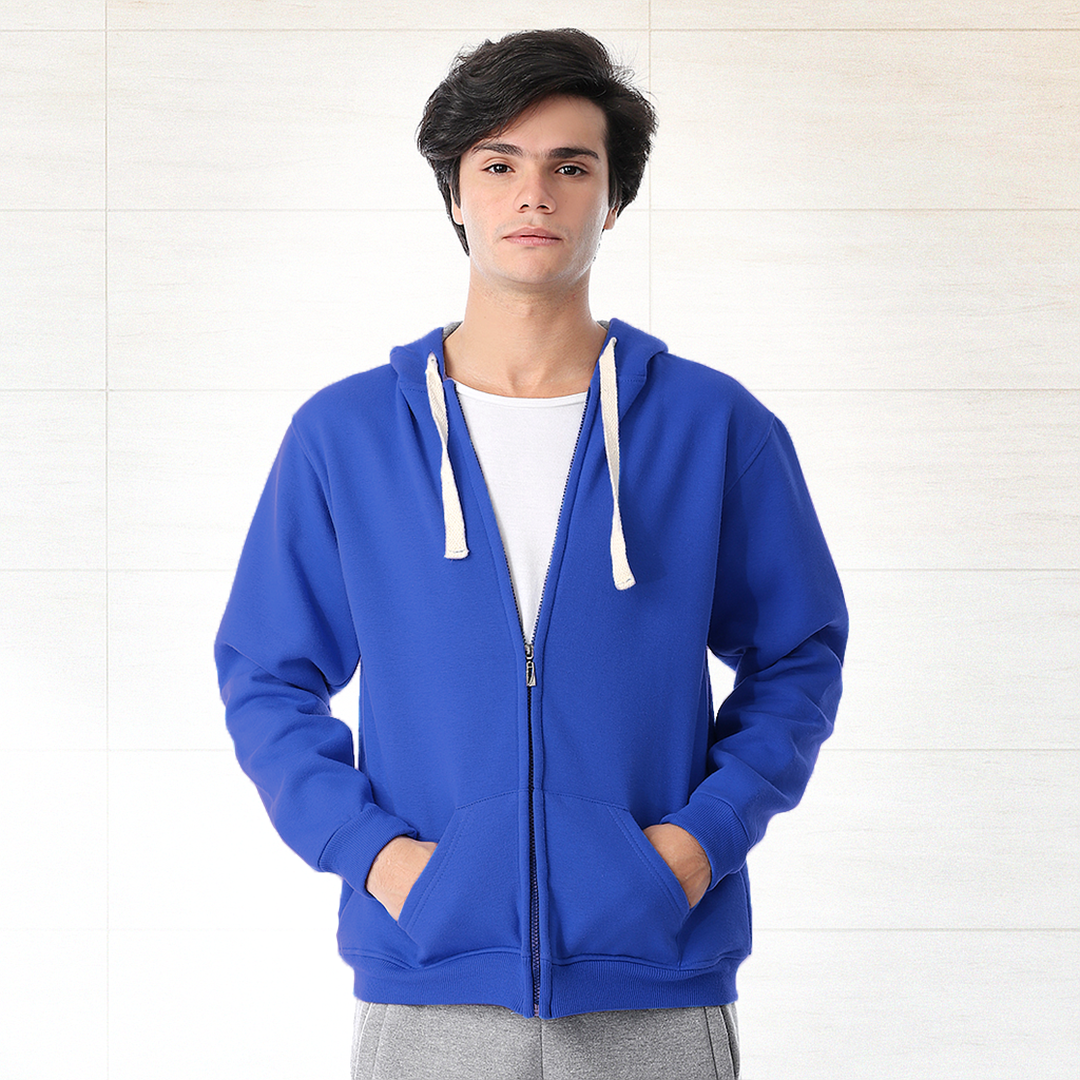 Sweatshirt with a zip and a cabochon