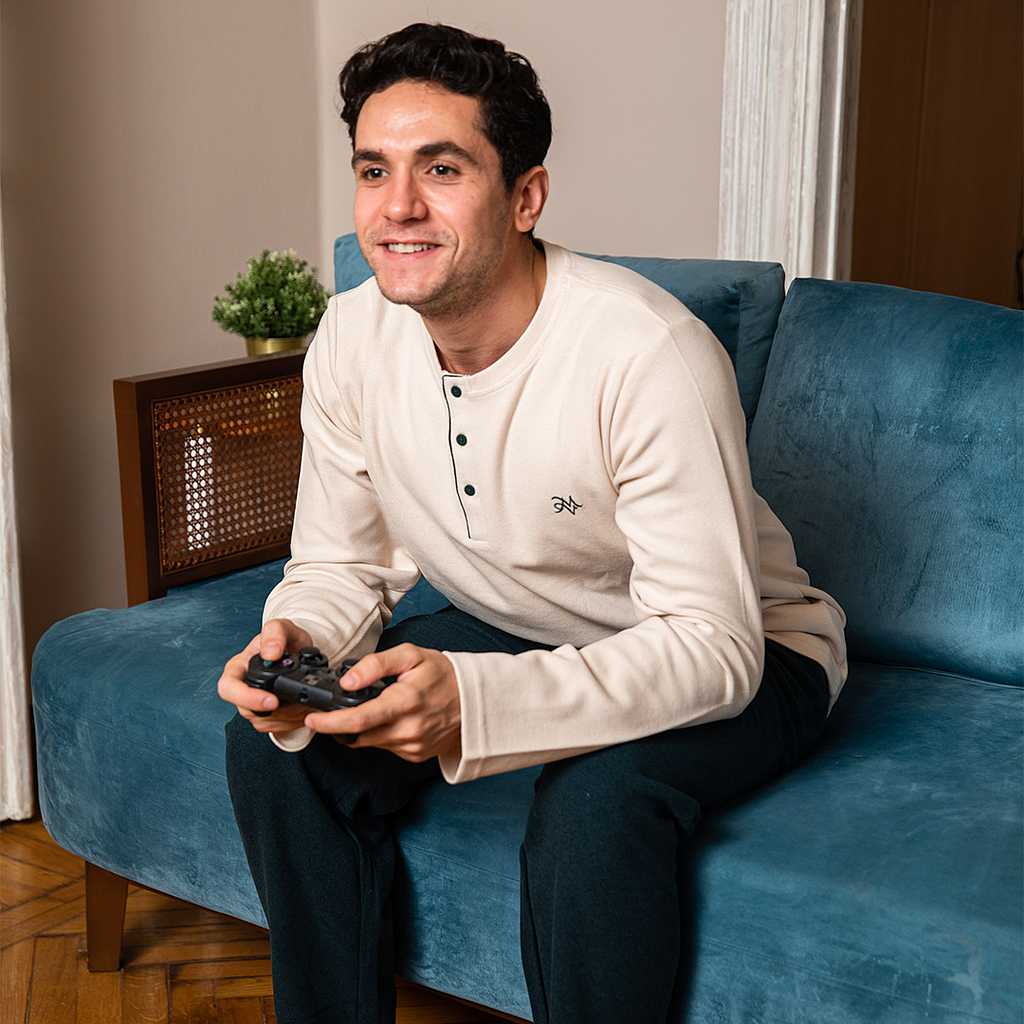 Plain cashmere men's pajamas with buttons on the chest 