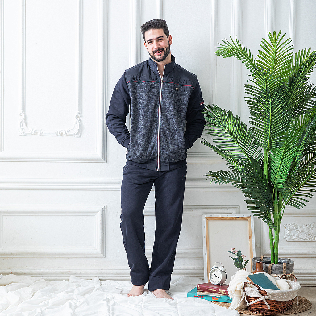 Men's tracksuit with a zipper 