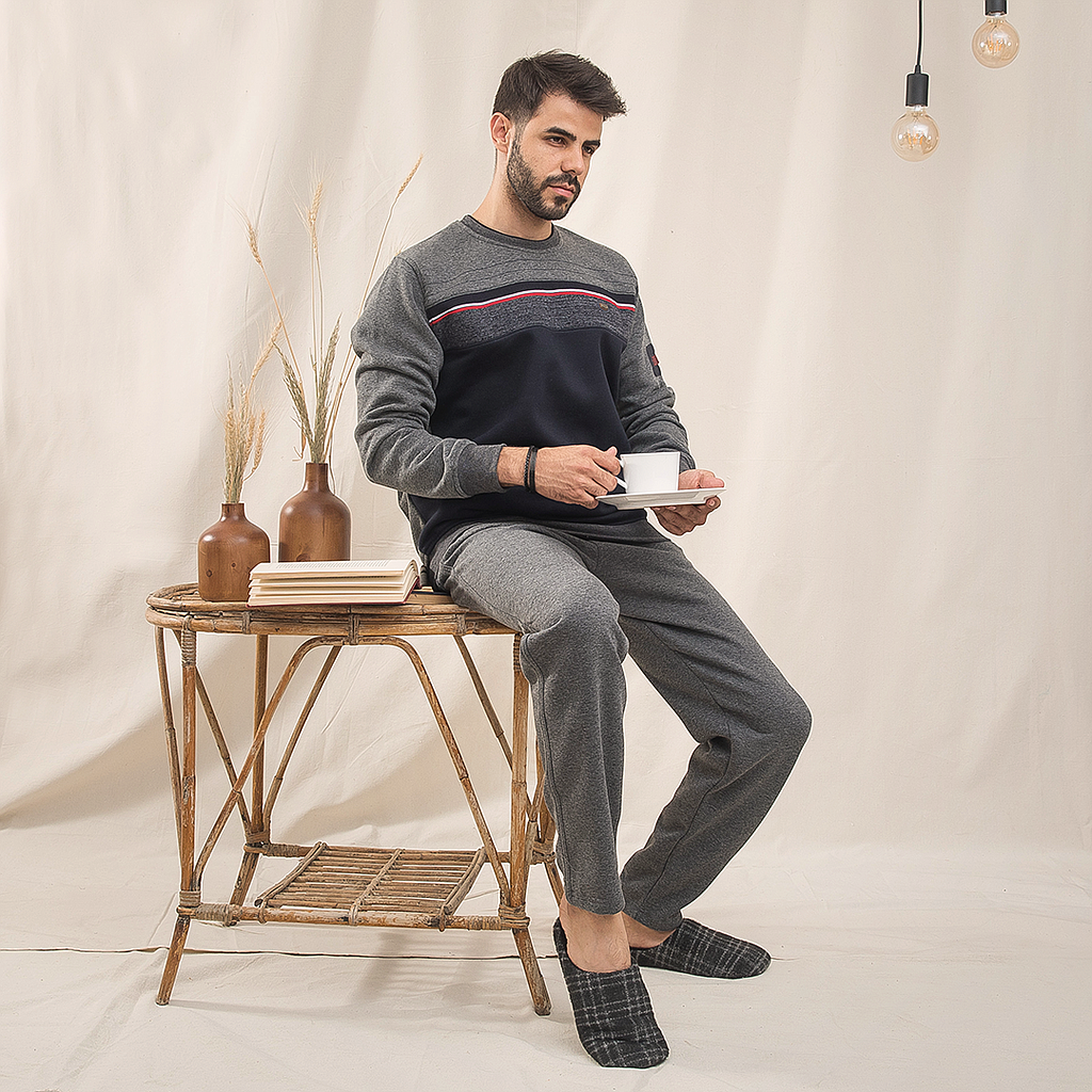 Men's pajamas, round stitching on the chest