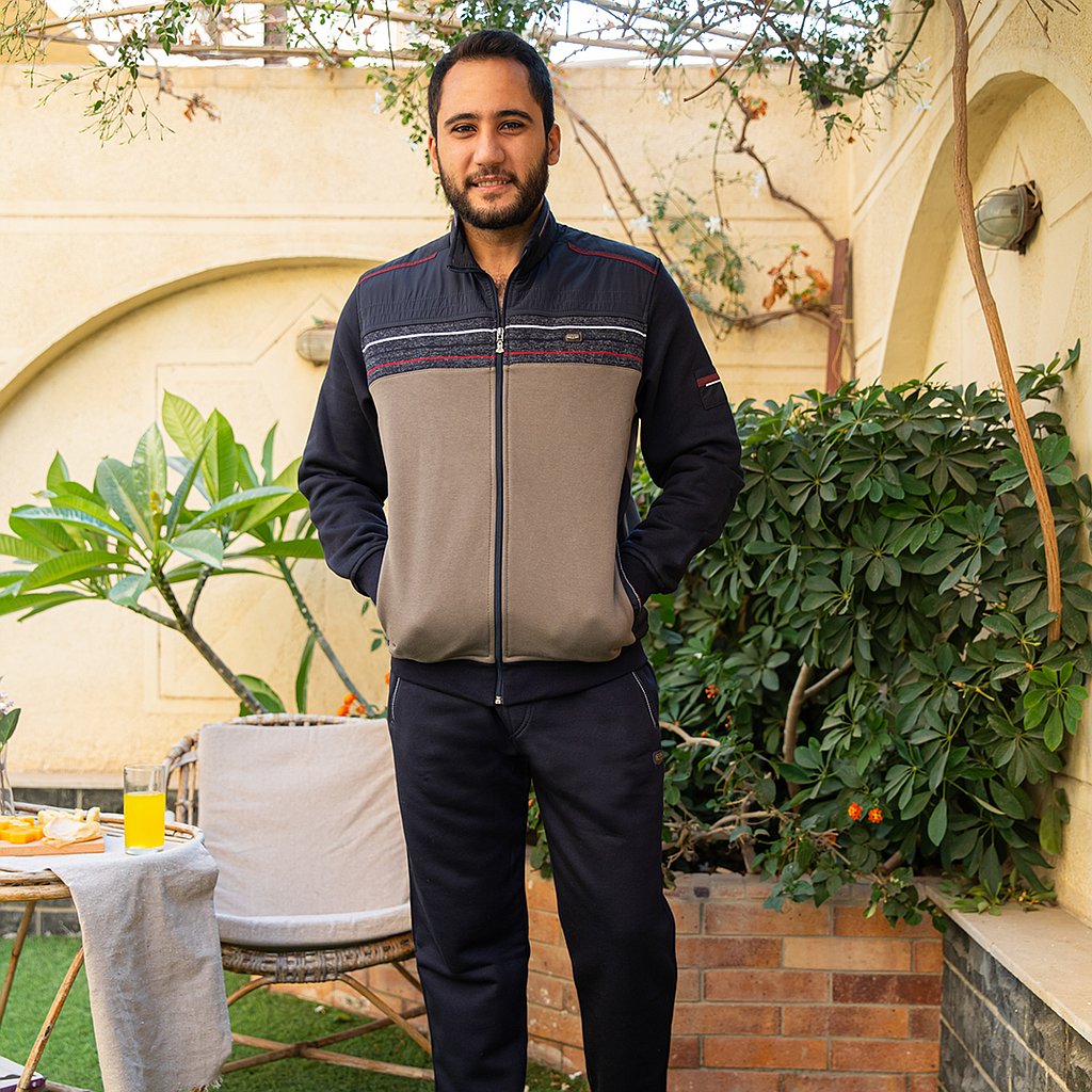 Plain zippered tring