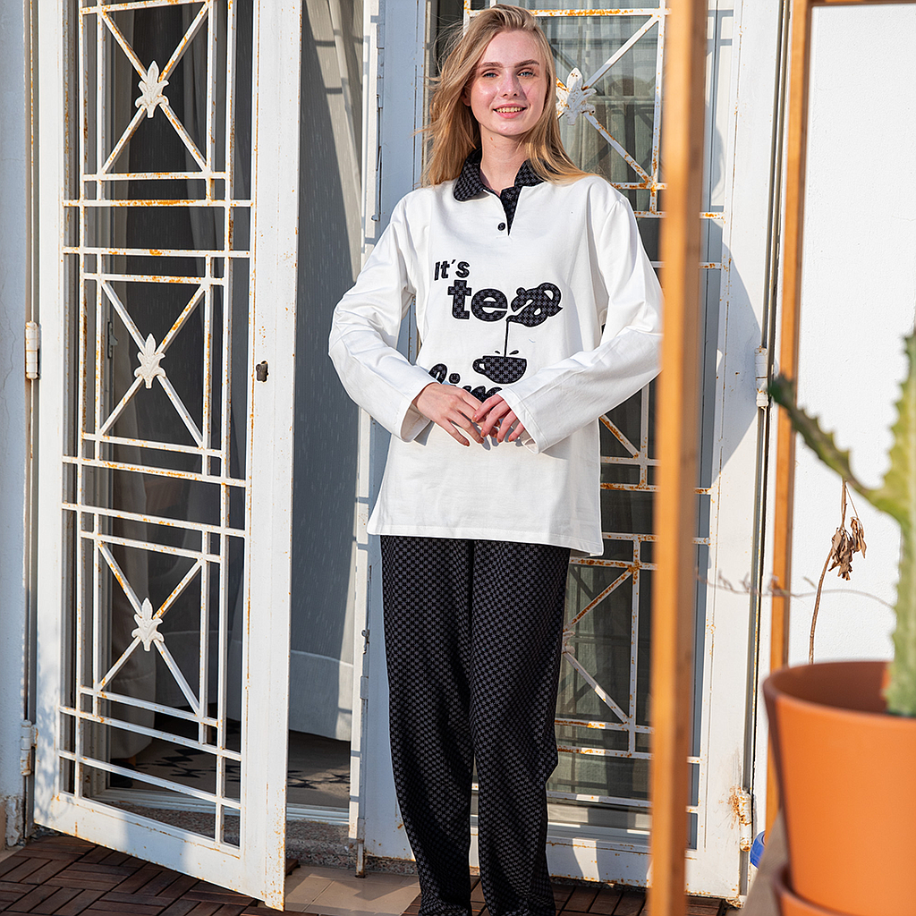 it's بيجاما بياقه مطرزة