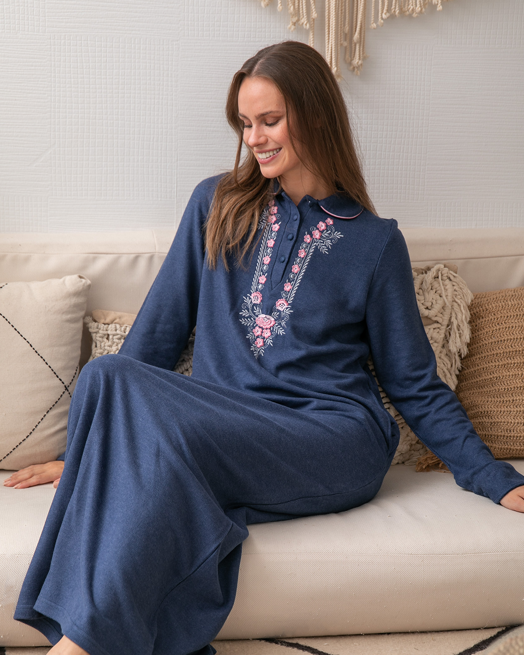 Women's cashmere collar and embroidered shirt