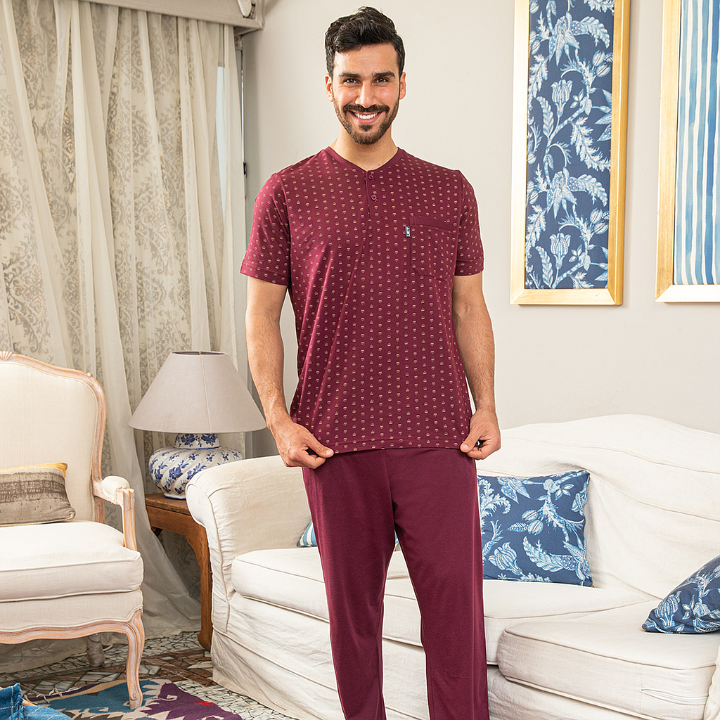 Men's pajamas crown buttons on the chest