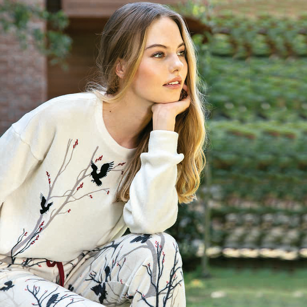 Women's pajamas, a bird and a tree 