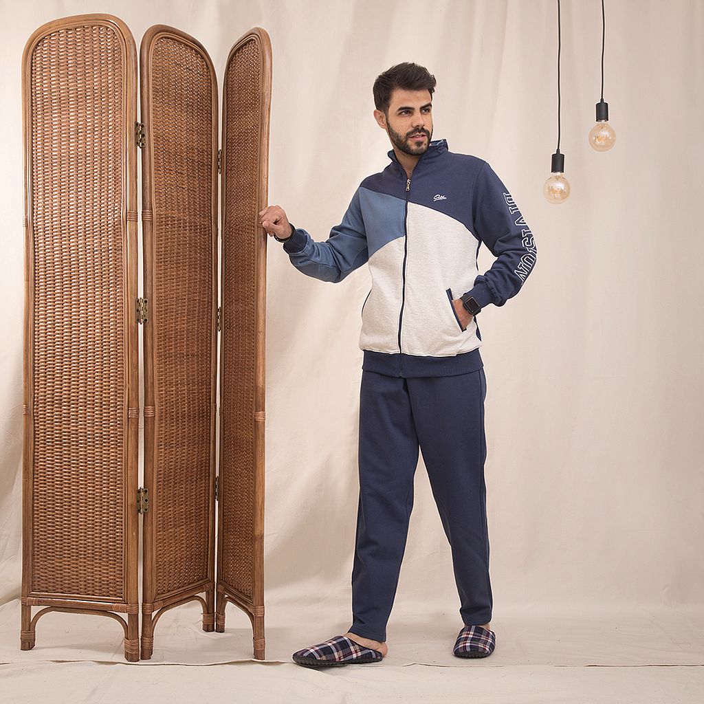 DIVISION Tring with embroidery on the sleeve