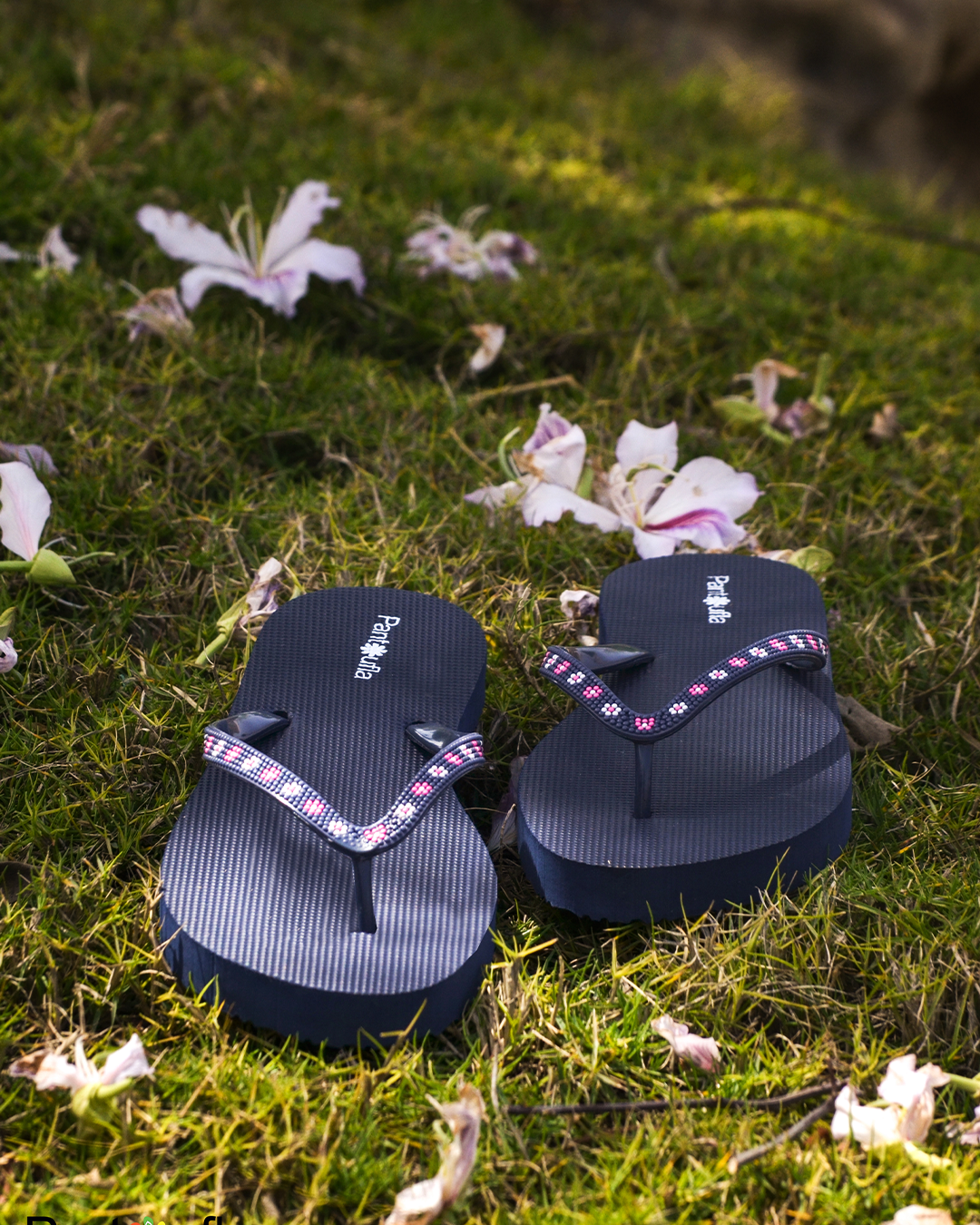 Navy Flores Women's Slipper